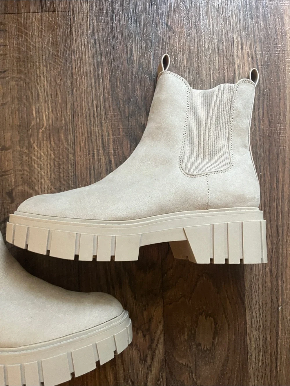 Madden NYC Chunky Chelsea Boot - Cream Women's Ankle Boot 8.5